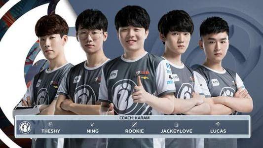 两个球员身 两个球员身