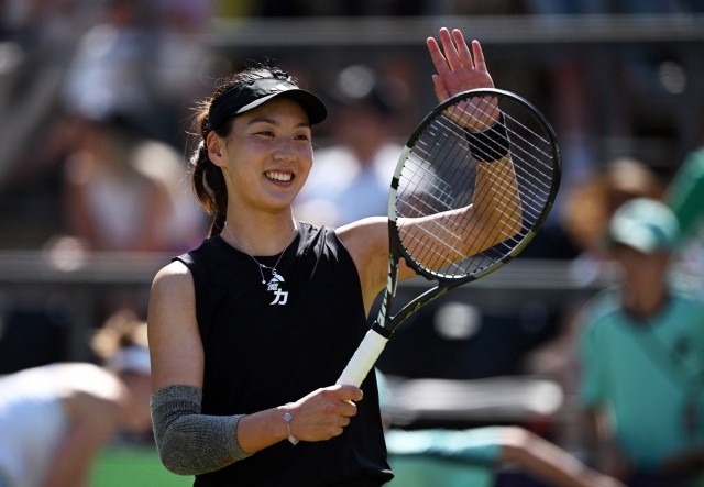 他通过积极 他通过积极