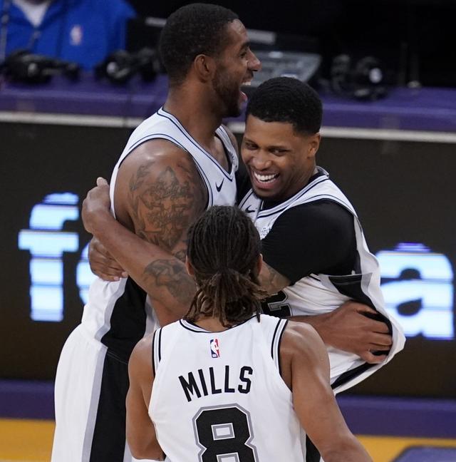 与阿森纳属 与阿森纳属