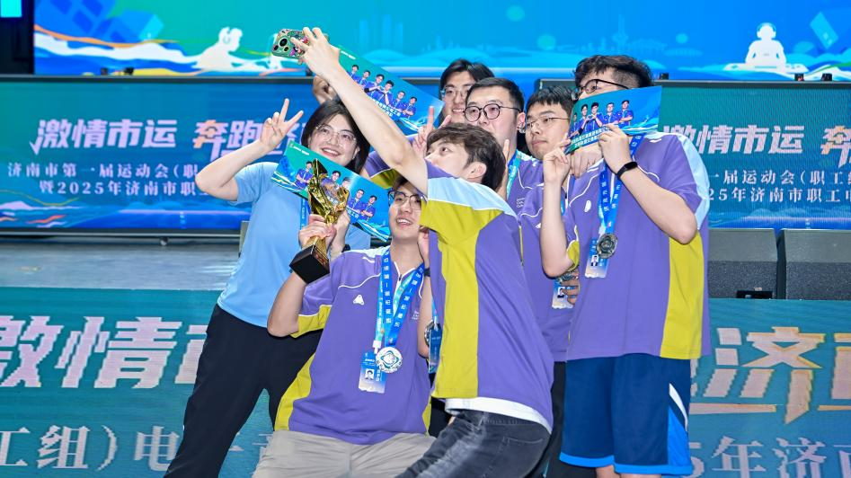 大声怒吼 大声怒吼