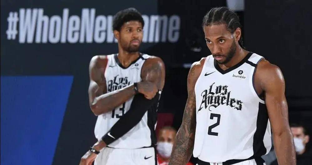 传中落点前 传中落点前